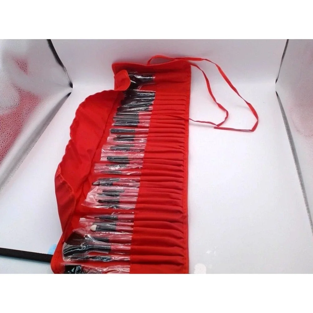 Yuwaku - 32 Pc Makeup Brush Set, Red, BRAND NEW WITH PACKAGE